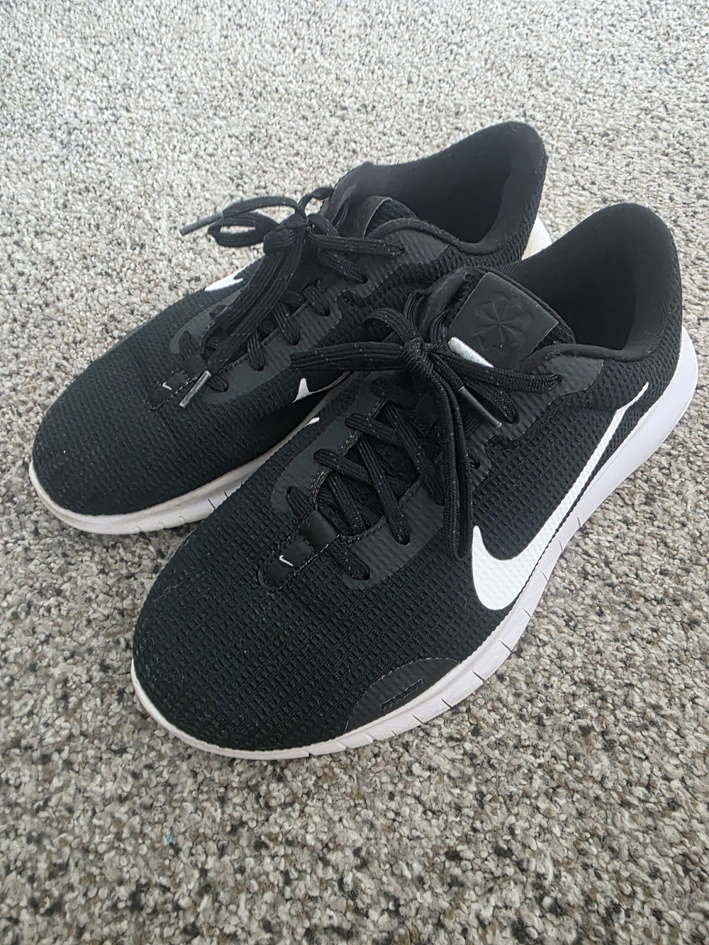 Nike Black and White Running Shoes WIDE WIDTH 9